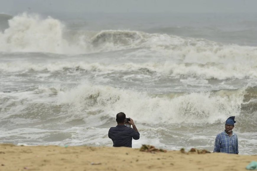 Cyclone Biparjoy : बिपरजॉय चक्रवात से हर तरफ तबाही, 940 गांवों की बिजली गुल