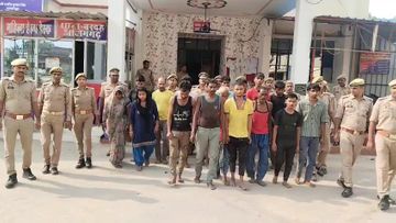 Azamgarh : ग्रामीणों ने थाना प्रभारी को लाठी-डंडों से पीटा