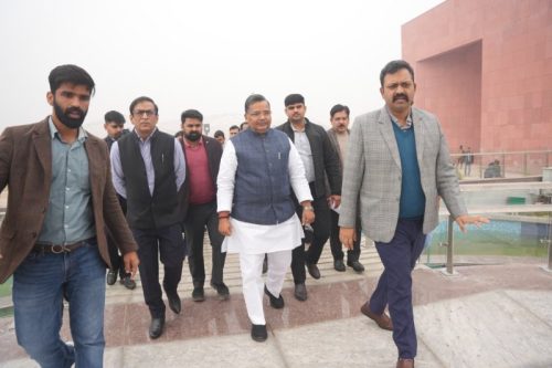 पर्यटन मंत्री जयवीर सिंह ने किया राष्ट्र प्रेरणा स्थल का निरीक्षण